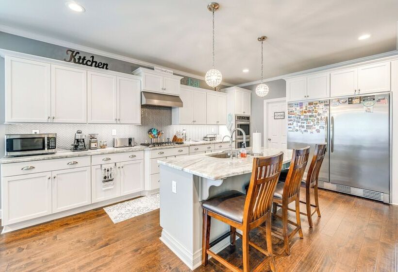 Spacious Chester Home Near Pocahontas State Park!