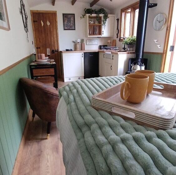 The Botanist   Luxury Cabin With Hot Tub Near York