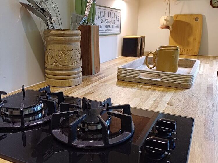 The Botanist   Luxury Cabin With Hot Tub Near York