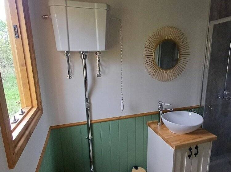 The Botanist   Luxury Cabin With Hot Tub Near York