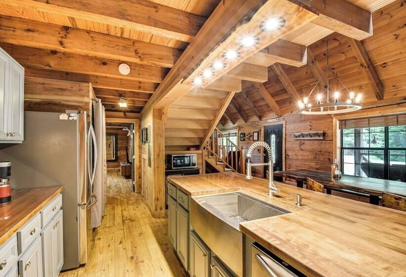 The Cabin At Dukes Creek  W/ Fire Pit & Hot Tub!