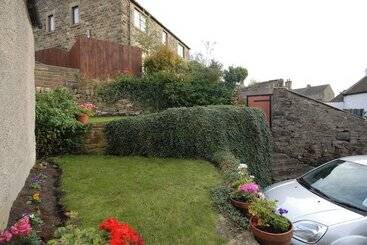 Traditional 2 Bed Cottage In Eyam Hope Valley