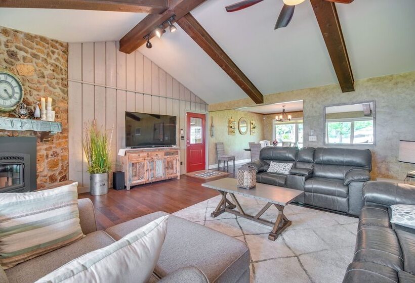 Group Getaway In Afton W/ On Site Lake Access
