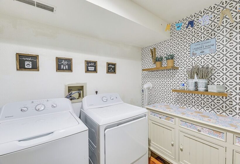 Anderson Island Home W/ Deck: Steps To Lake!