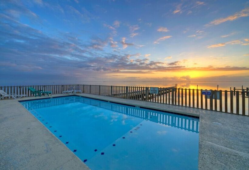 Shared Pool W/ Bay Views, Boat Dock Fishing Big Slough By Avantstay