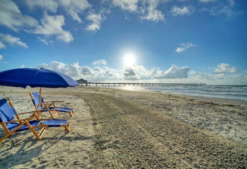 Boots & Beaches Avantstay Golf Cart, Brd Walk