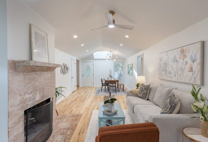 Conch Cottage By Avantstay Walk To Beach, Deck, Fireplace, Outdoor Dining