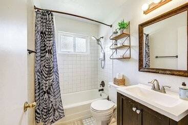 Family Friendly Clovis Home W/ Gas Grill + Patio!
