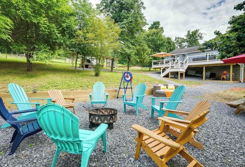 Front Royal Retreat On 3 Acres W/ Mtn Views!