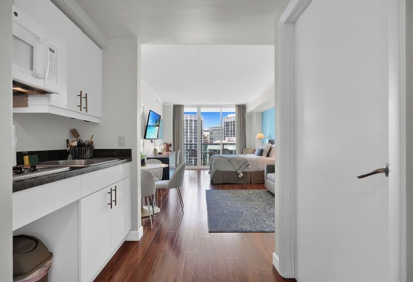 Glamorous Bay View Studio In The Grove