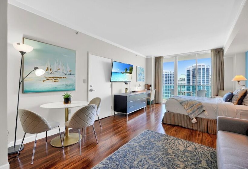 Glamorous Bay View Studio In The Grove