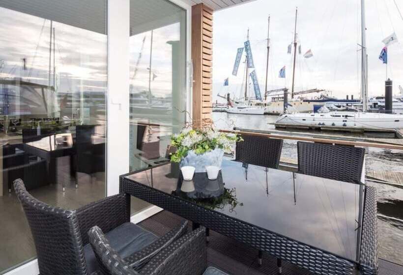 هتل Houseboat Possibility 7