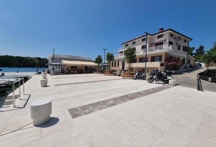 هتل Villa Riva