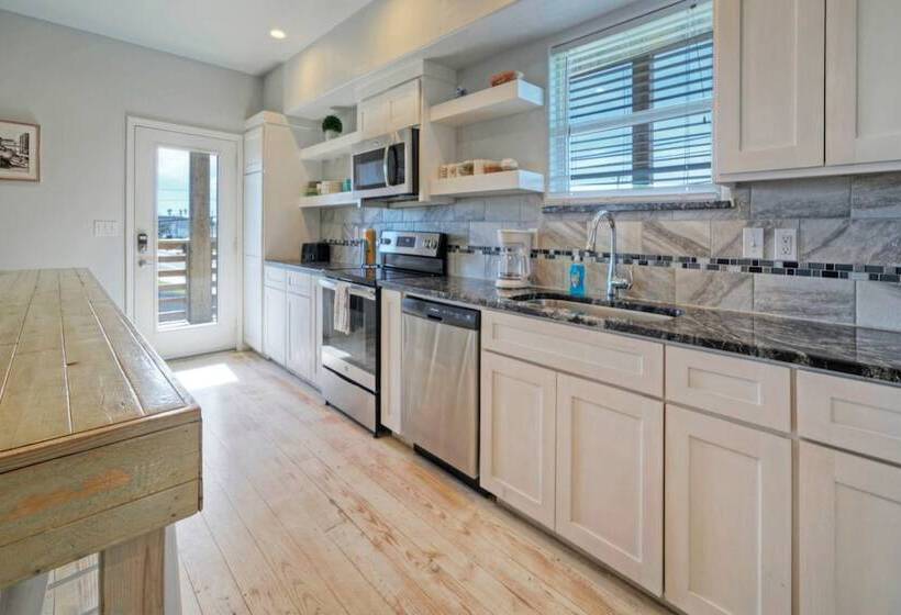 6bdr, Balcony W/ Bay View, Shared Pool + Boat Dock Keeper Red By Avantstay