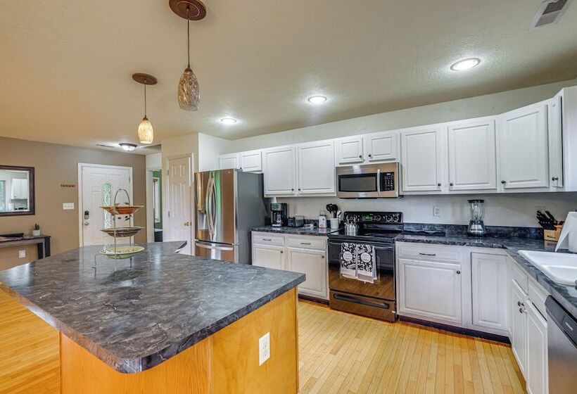 Linden Family Home W/ Yard < 5 Mi To Wineries!