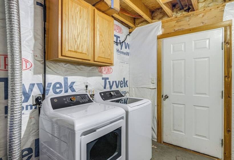 Linden Family Home W/ Yard < 5 Mi To Wineries!