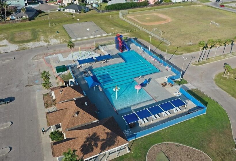 Priv Pool, Walk To Marina + Eateries, 3 Mins To Beach Marlin Azul By Avantstay