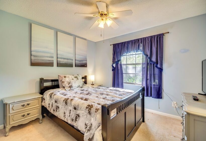 7 Mi To Satellite Beach: Melbourne Home W/ Yard