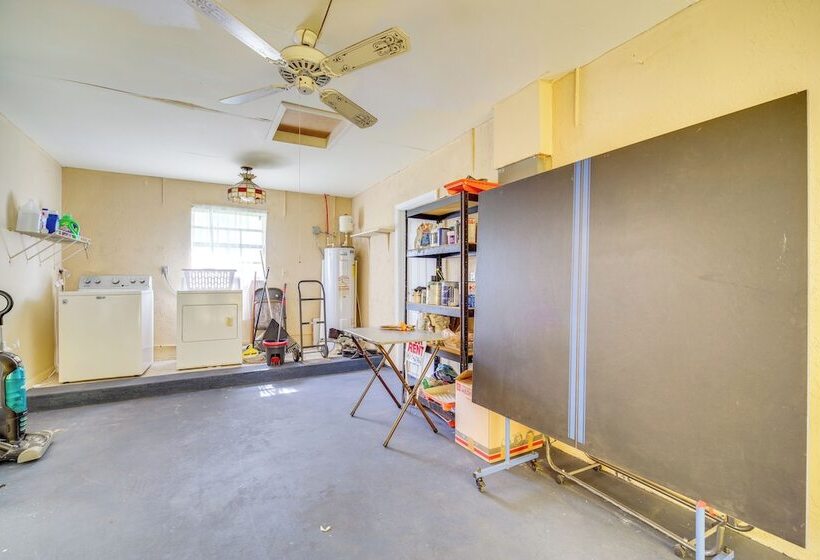 7 Mi To Satellite Beach: Melbourne Home W/ Yard