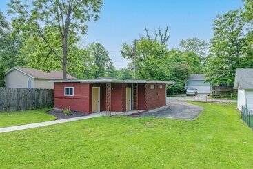 Mid Century Modern Lake Cottage In Indiana!