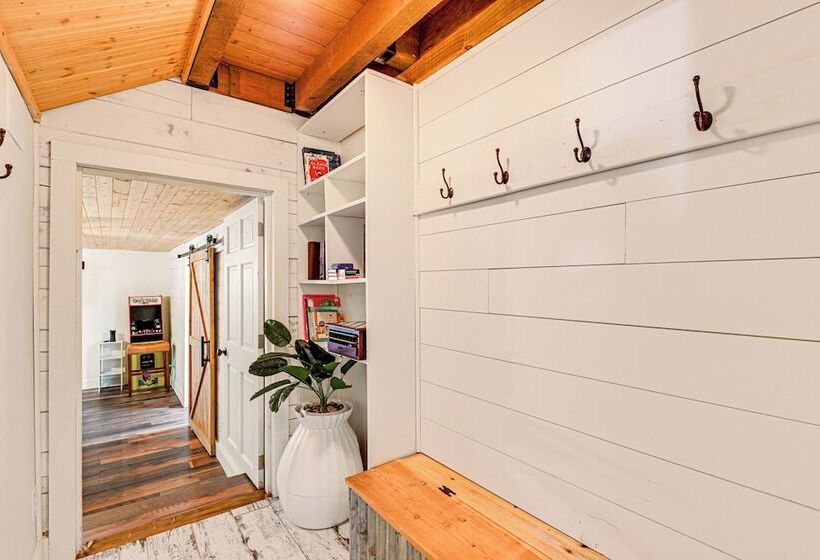 Peaceful Mt Juliet Cabin W/ Hot Tub & Fire Pit