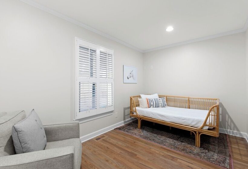 Shoreway Cove By Avantstay Waterfront, Pool, Dock