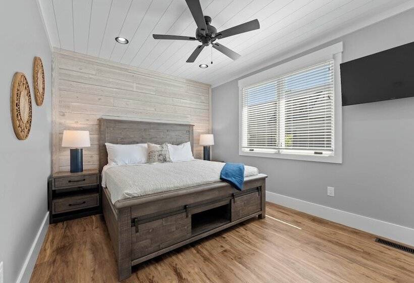 The Lodges Avantstay Lakefront, Sleeps 66 Pools, Docks, Theaters, Views