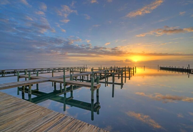 Pool Access + Boat Dock Steps To The Gulf The Pintail By Avantstay