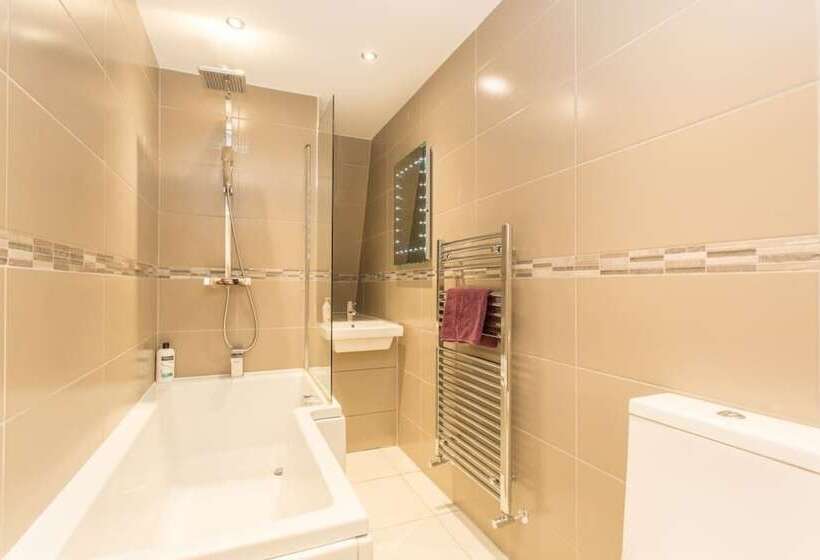 The Sweet Mews   Big & Bright 4bdr Mews Home In Ideal Location