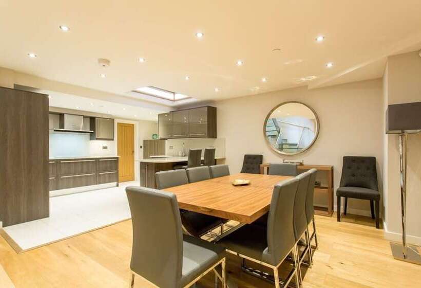 The Sweet Mews   Big & Bright 4bdr Mews Home In Ideal Location