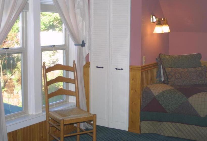 تختخواب و صبحانه Arden Forest Inn