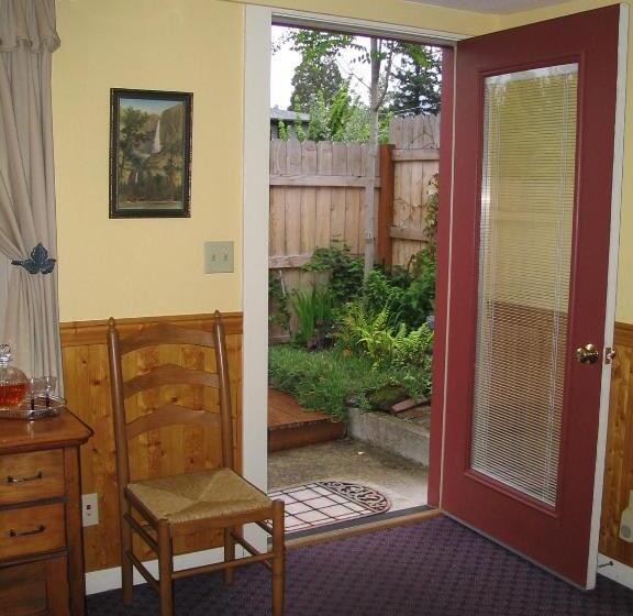 تختخواب و صبحانه Arden Forest Inn