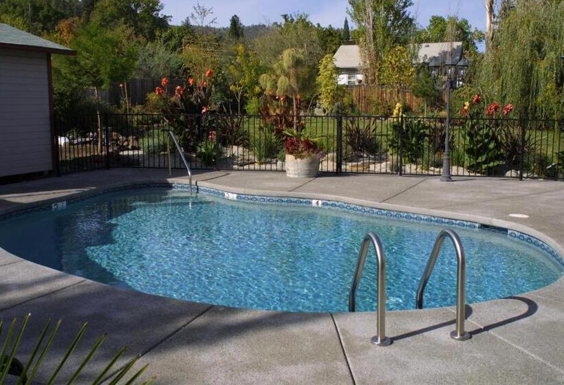 تختخواب و صبحانه Arden Forest Inn