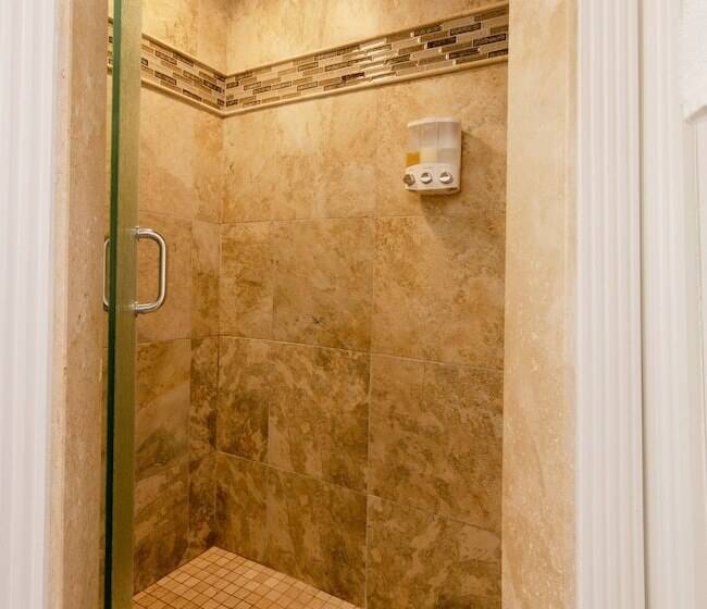 تختخواب و صبحانه Inn On Charlotte
