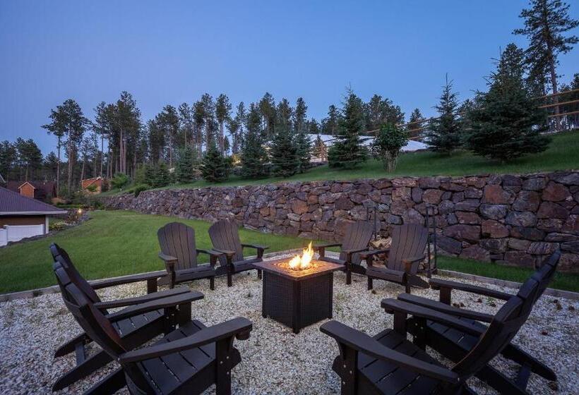 تختخواب و صبحانه Summer Creek Inn