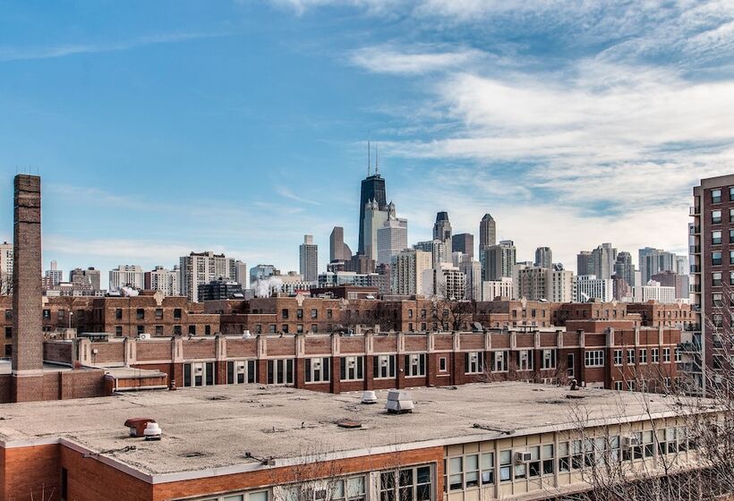 تختخواب و صبحانه The Sono Chicago