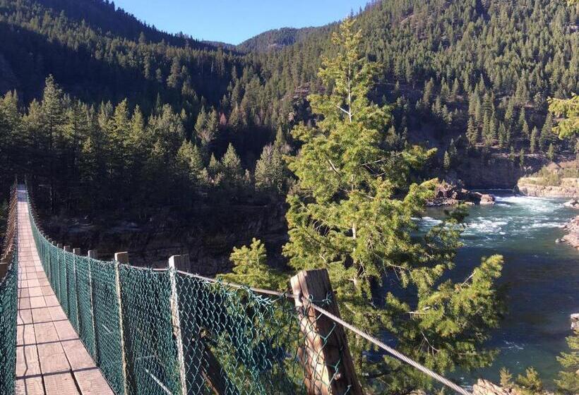 Evergreen Motel
