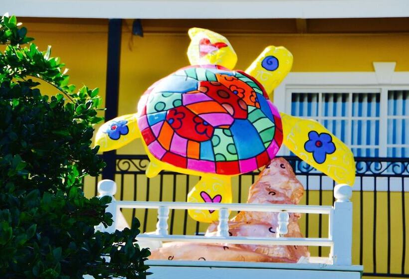 هتل Sea Turtle Inn