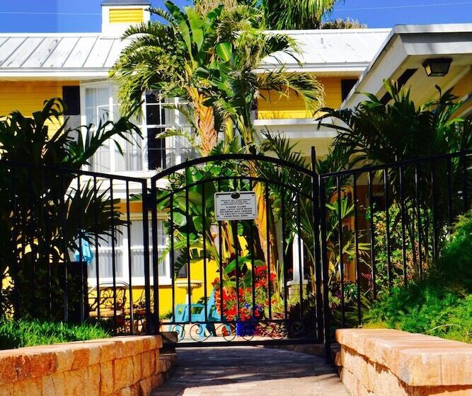 هتل Sea Turtle Inn