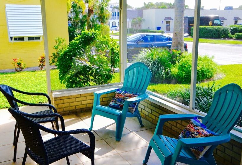 هتل Sea Turtle Inn