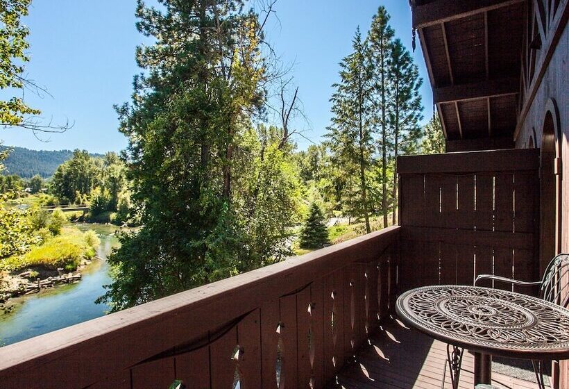 هتل Storybook Riverside Inn