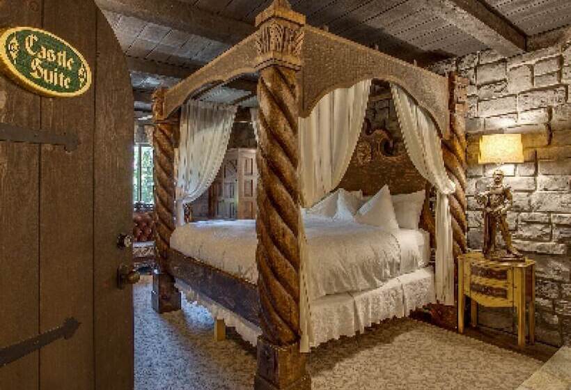 هتل Storybook Riverside Inn