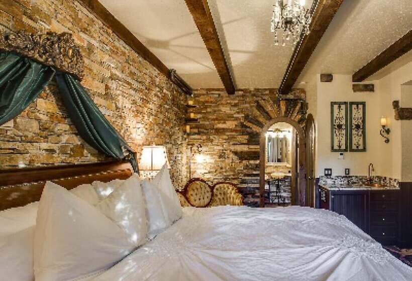 هتل Storybook Riverside Inn