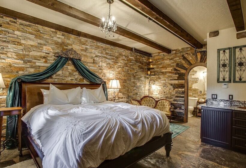 هتل Storybook Riverside Inn