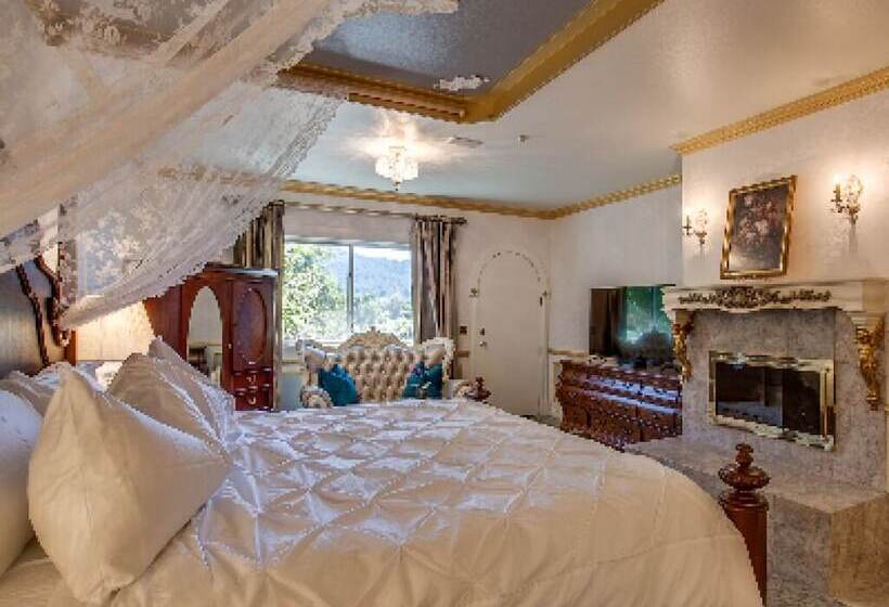 هتل Storybook Riverside Inn