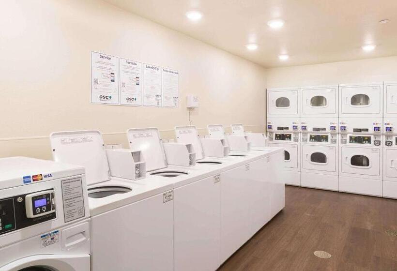 בית מלון כפרי Woodspring Suites Lafayette