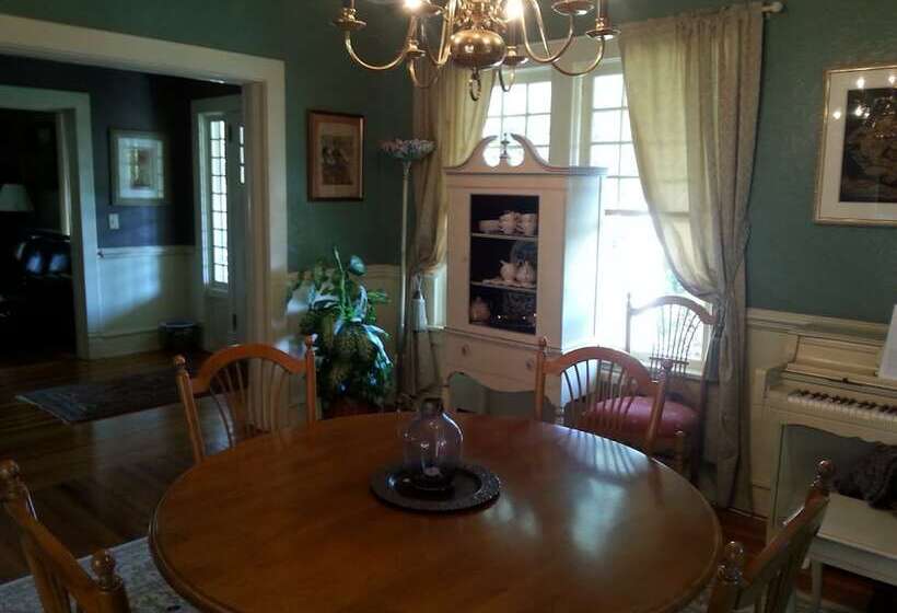 Hunter House Bed And Breakfast