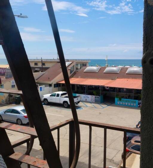 Ith Los Angeles Beach Hostel