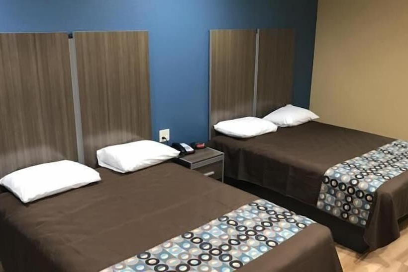 מוטל Deluxe Inn & Suites   Baytown