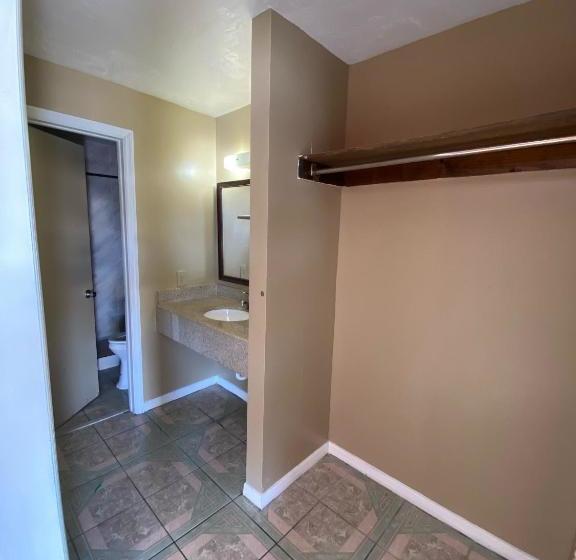 מוטל Economy Inn